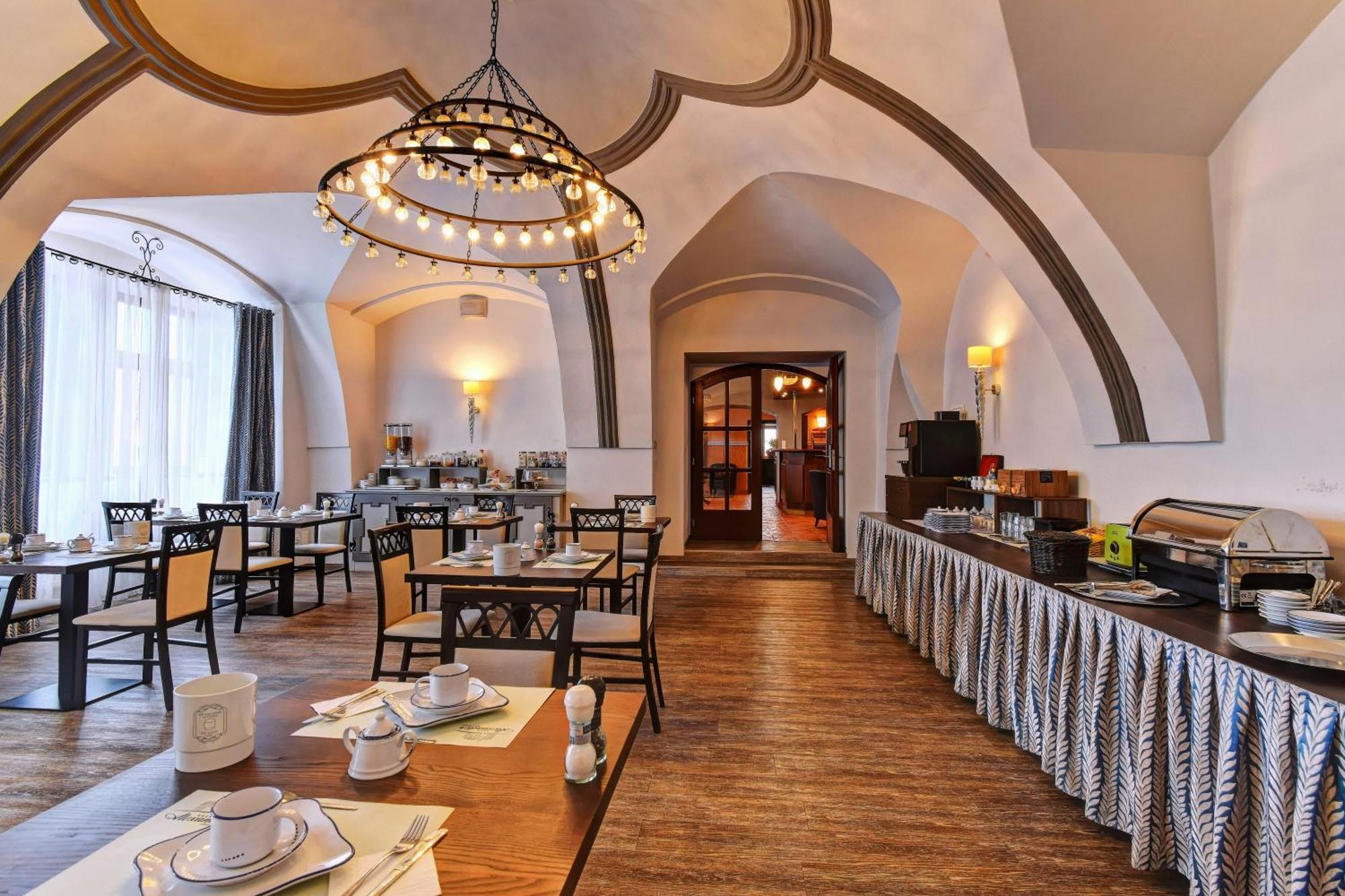 Alexander Hotel Stribro Luaran gambar