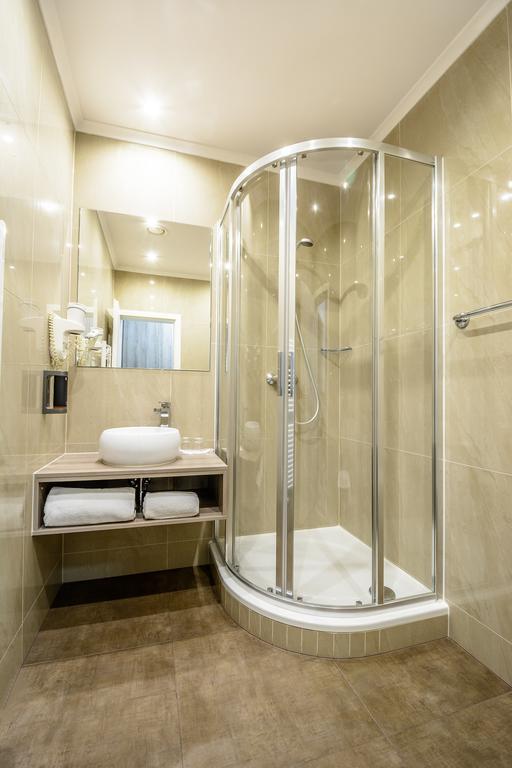 Alexander Hotel Stribro Luaran gambar